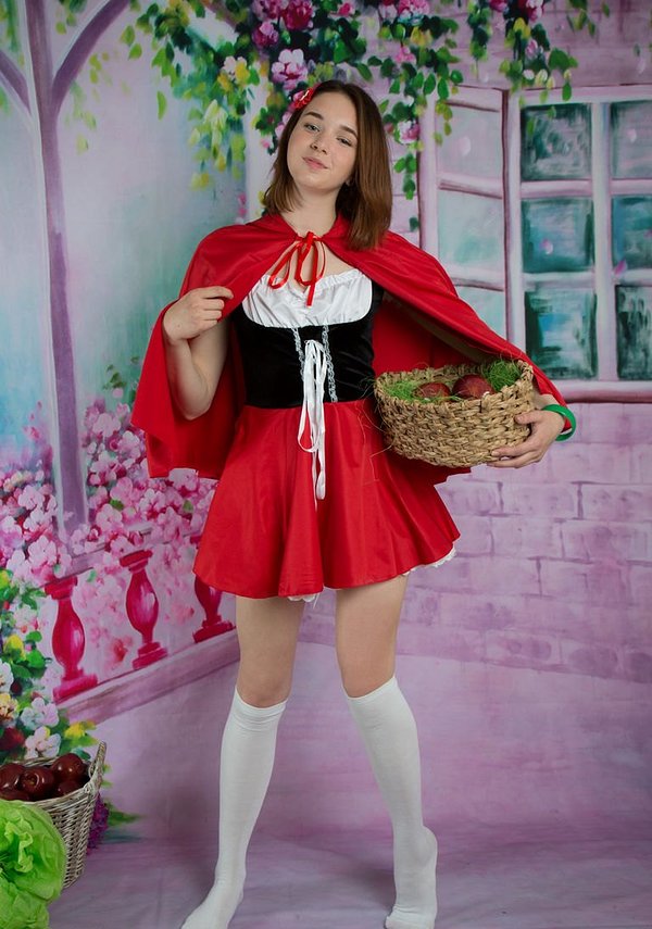Фаина, 22
